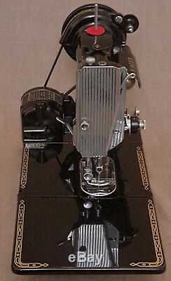 Antique Old Vintage Featherweight Singer sewing machine Model 222k