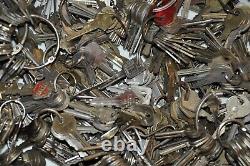 Lot of 1,150+ Vintage Old Antique Keys, weighs 21 pounds (B8)