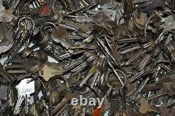 Lot of 1,150+ Vintage Old Antique Keys, weighs 21 pounds (B8)