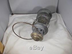 Vintage Antique Old Kerosene Skaters Lantern Lamp With Original Globe Working
