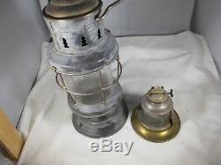 Vintage Antique Old Kerosene Skaters Lantern Lamp With Original Globe Working