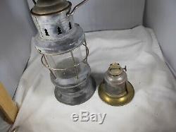 Vintage Antique Old Kerosene Skaters Lantern Lamp With Original Globe Working