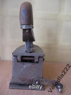 Vintage OLD ANTIQUE RARE Small iron glands with stand