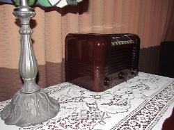 Vintage old antique tube radio Philco Model 15X Very pretty radio here