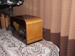 Vintage old wood antique tube radio Airline Mdl 62-425 Plays Great