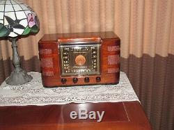 Vintage old wood antique tube radio Crosley mdl 66TC Very pretty radio here