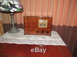 Vintage old wood antique tube radio Emerson Mdl CS320 A Real Beauty