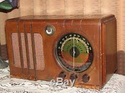 Vintage old wood antique tube radio General