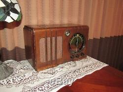 Vintage old wood antique tube radio General