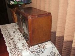 Vintage old wood antique tube radio General