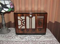 Vintage old wood antique tube radio Halson Mdl 606