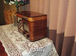 Vintage old wood antique tube radio PHILCO Mdl 39-7 Beautiful