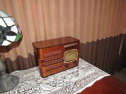 Vintage old wood antique tube radio PHILCO Mdl 39-7 T Beautiful