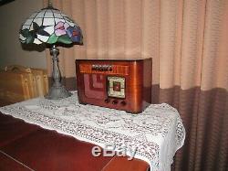 Vintage old wood antique tube radio PHILCO Mdl 40-124 A Real Beauty