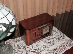 Vintage old wood antique tube radio PHILCO Mdl 40-124 A Real Beauty
