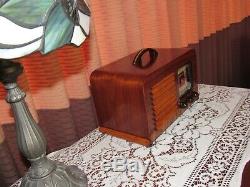 Vintage old wood antique tube radio Philco Mdl 40-120 Stunning piece here