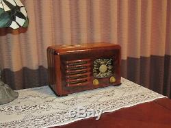 Vintage old wood antique tube radio ZENITH Mdl 6-D-525 Stunning Radio Here