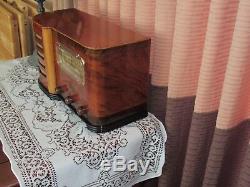 Vintage old wood antique tube radio the General Beautiful piece here